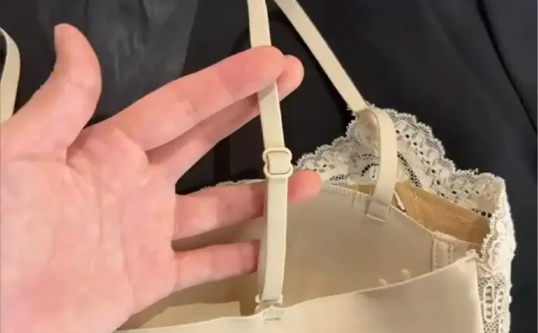 秋冬外套别寡穿！法式风蕾丝内搭超显贵~