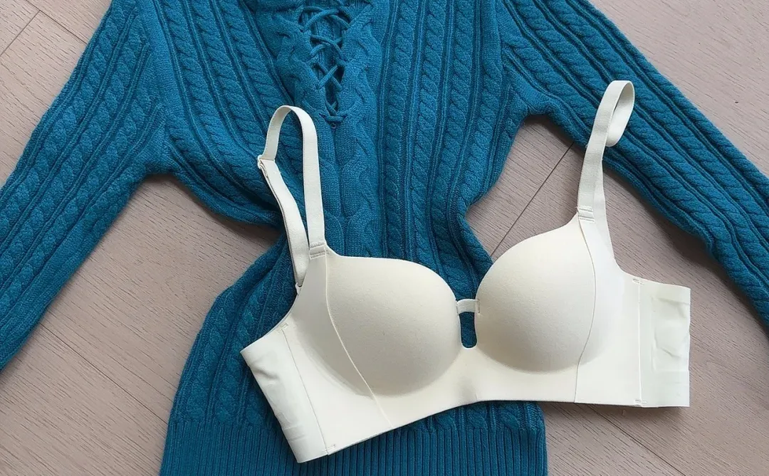 live实况直出、小胸老婆的聚拢内衣👙