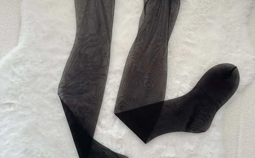 谁懂黑色蕾丝大腿袜的含金量…