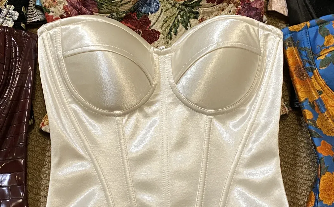 太哇塞了❗️这里有很多鱼骨胸衣❗️