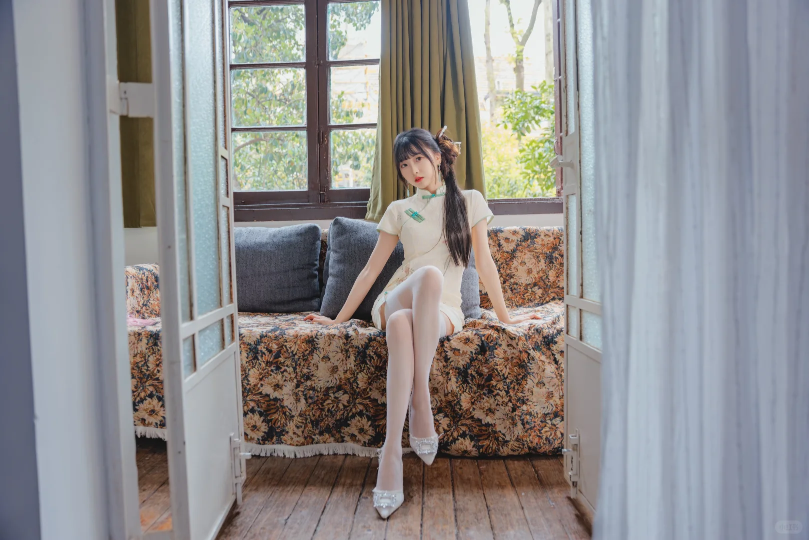 室内人像|黑/白丝or光腿哪个和旗袍更搭🤔