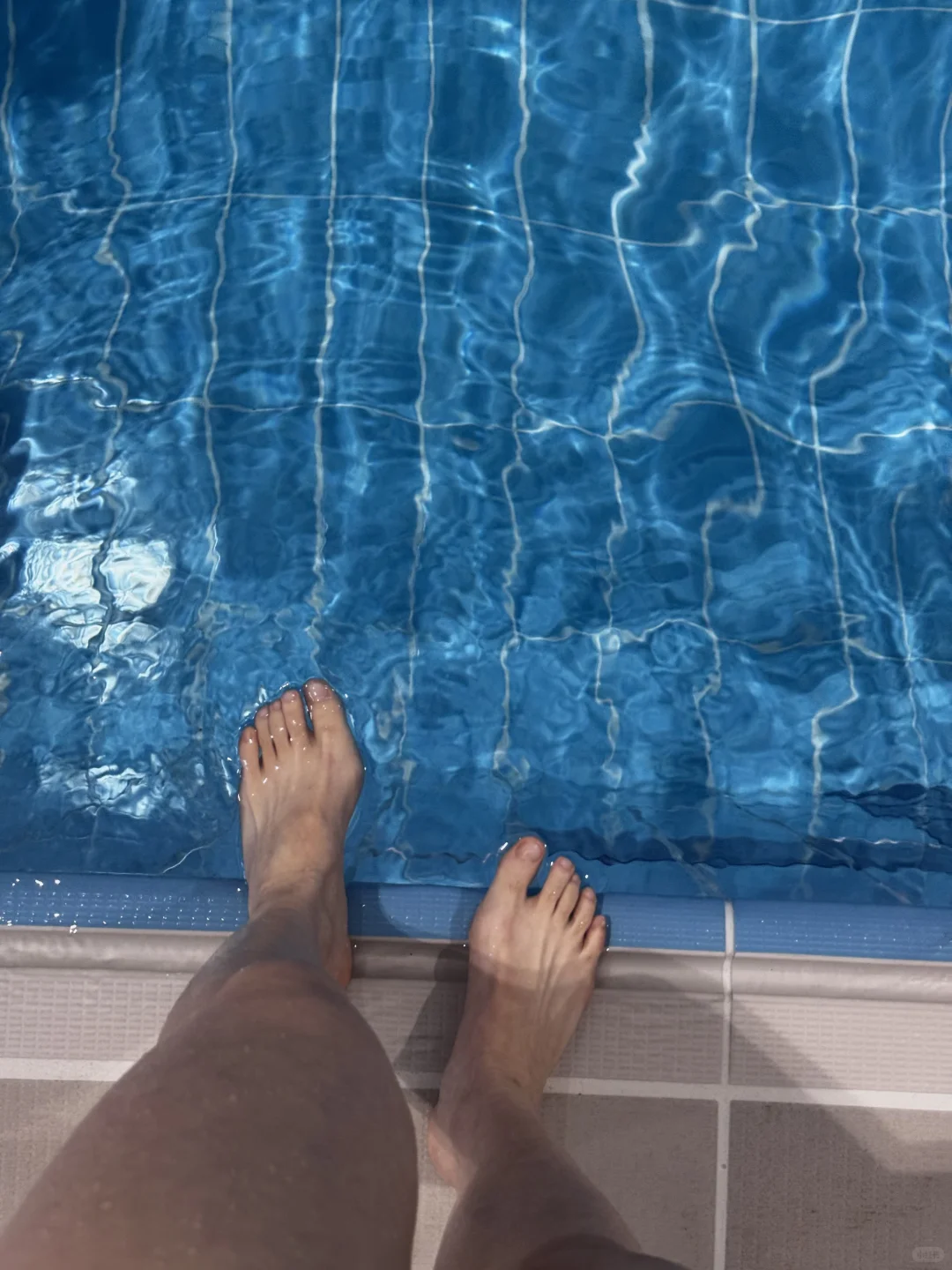 游泳一小时，是为了不必和任何人说话🏊