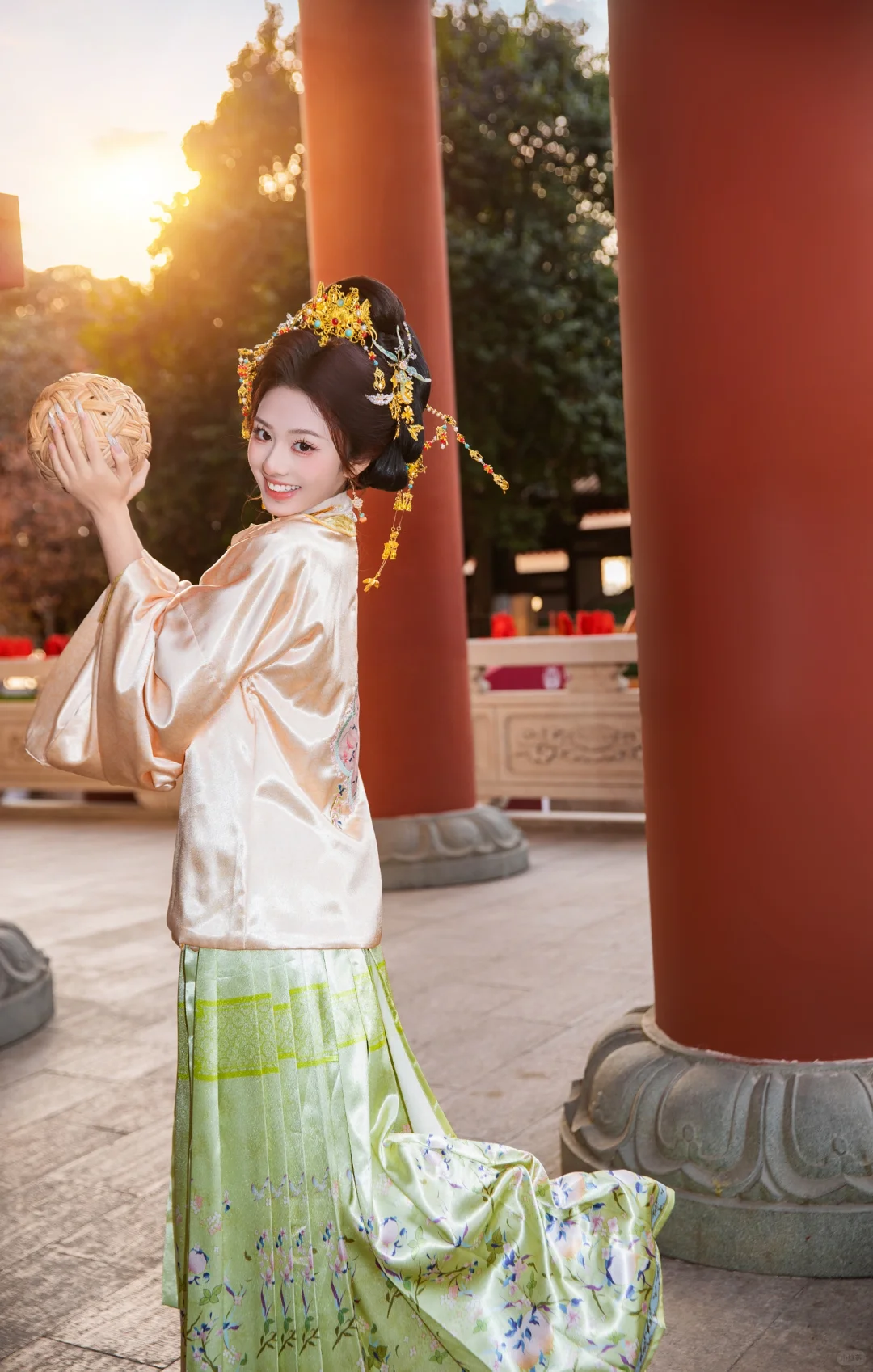 宝莲寺拍大明贵女🔥华服配古寺美到开挂❗