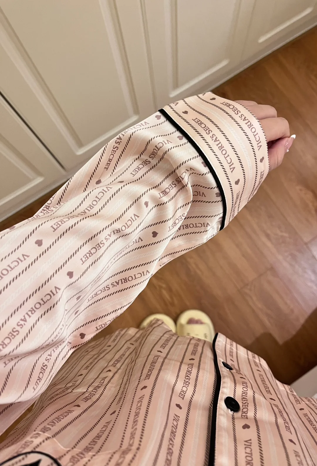 求助 维密热门睡衣4选一