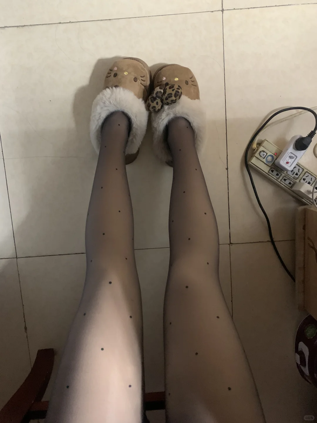 都去买这个加绒的波点黑丝