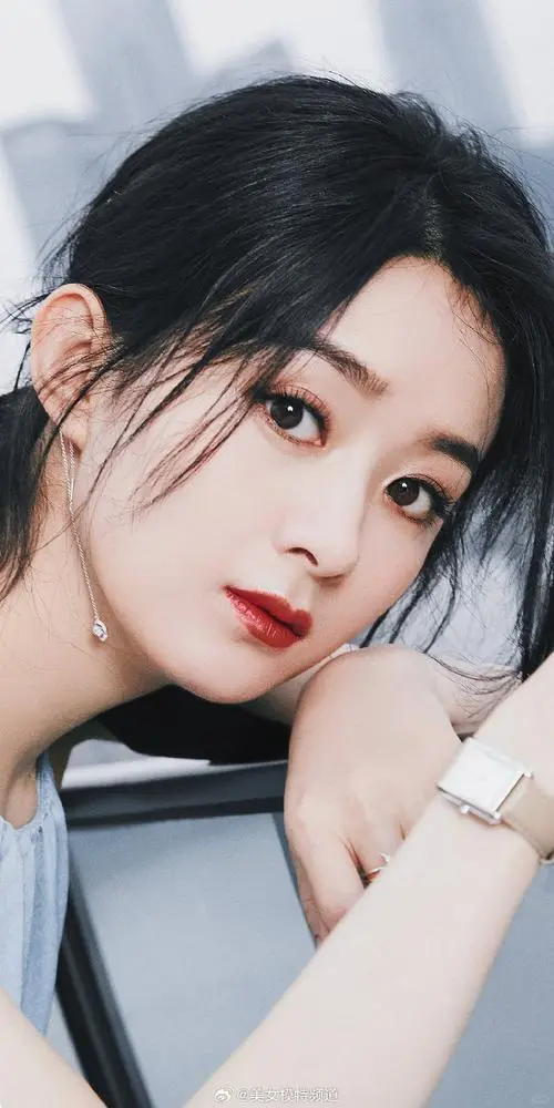 颖宝回眸一笑真是太清丽脱俗了