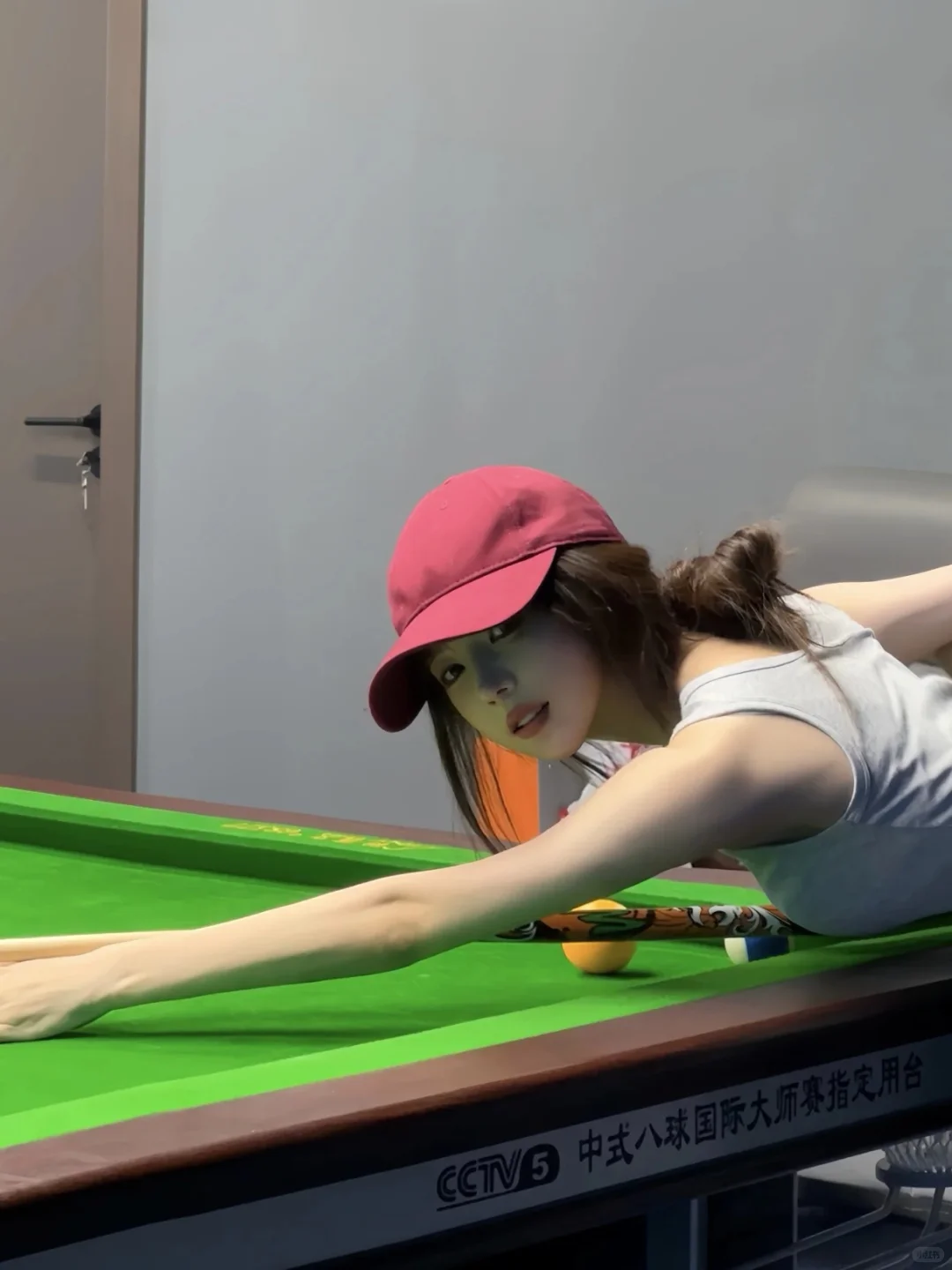 黑8台球美女壁纸