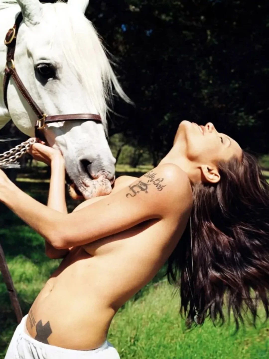 Angelina Jolie🕶️