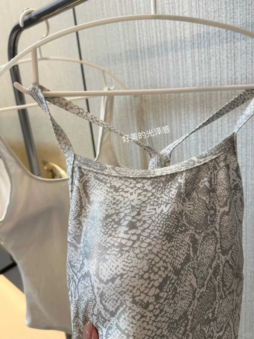 今天我就是泳池里最“亮”的仔👙