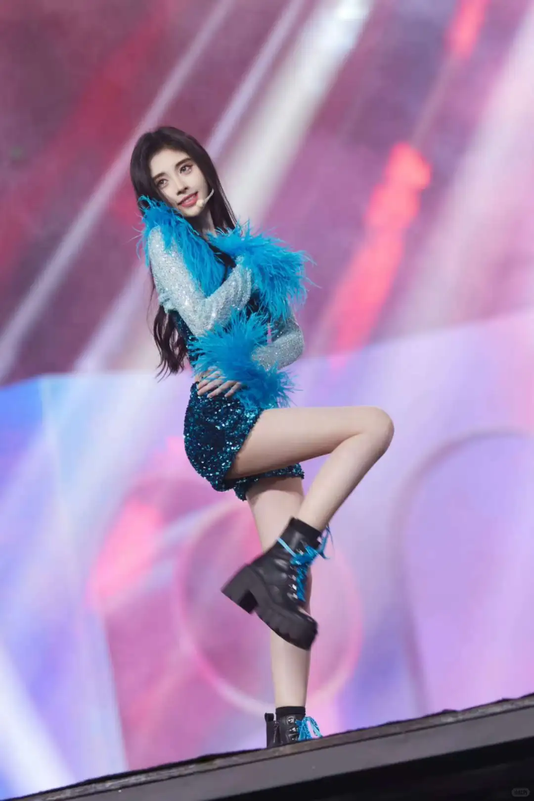 鞠婧祎 蚂蚁腰 漫画腿 窈窕曲线美到犯规