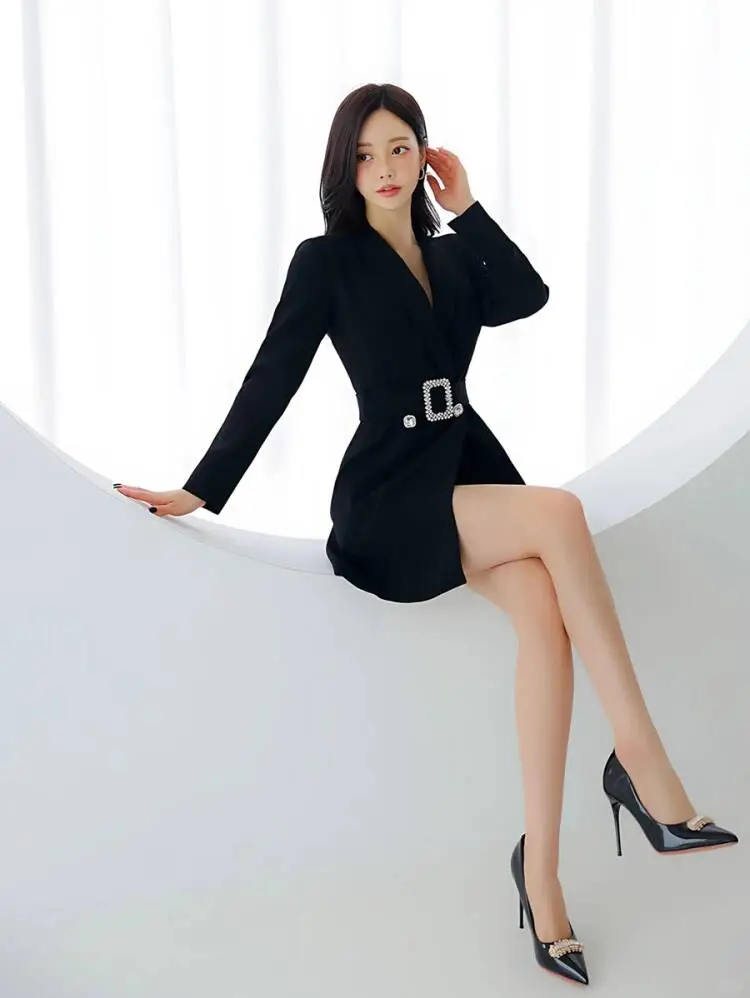 身材高挑，气质优雅的美女