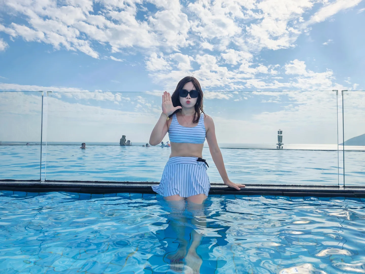 👙当泳装遇上阳光，快乐尽在不言中！