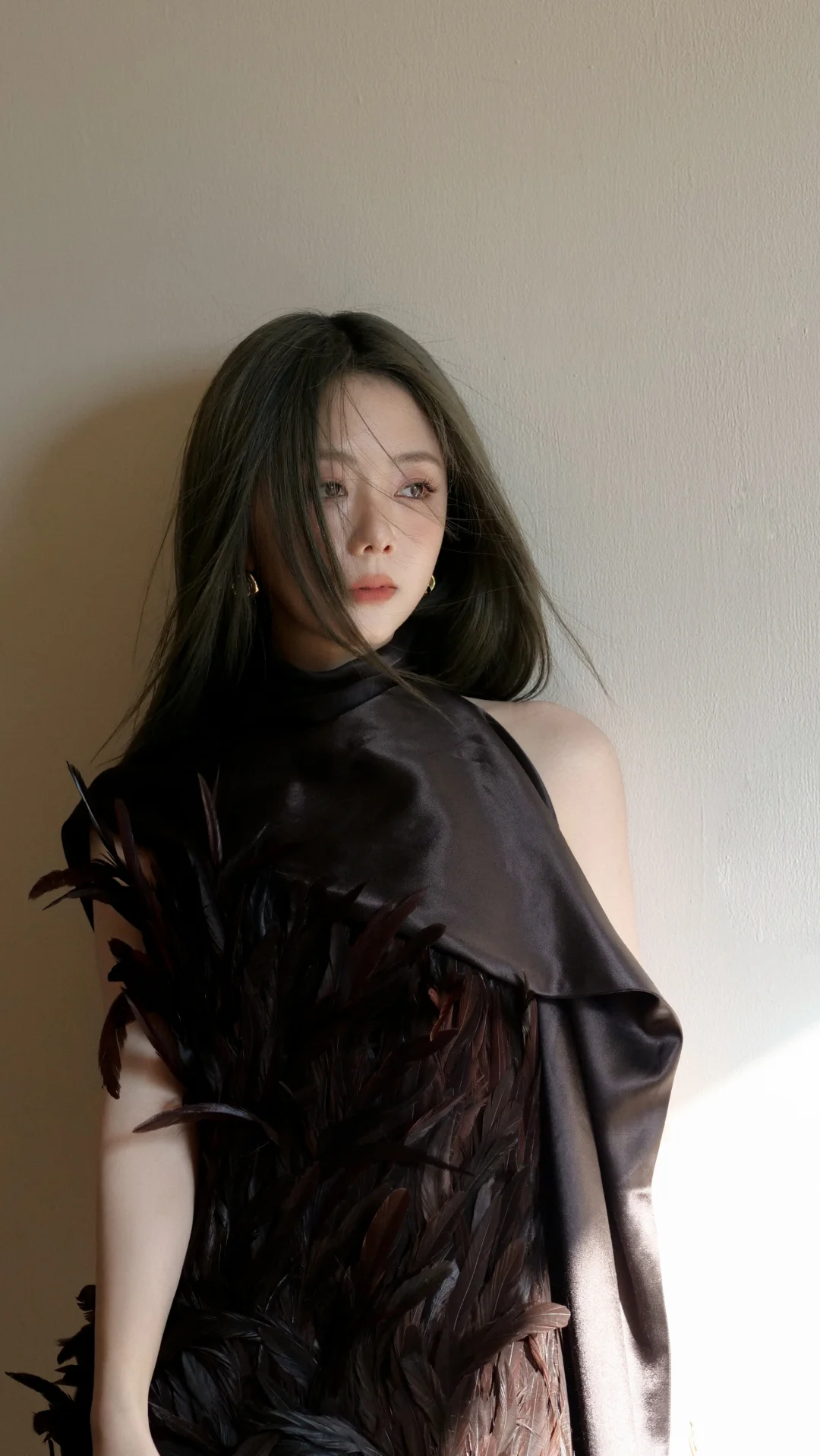 谭松韵 黑丝抹胸裙曲线太撩人