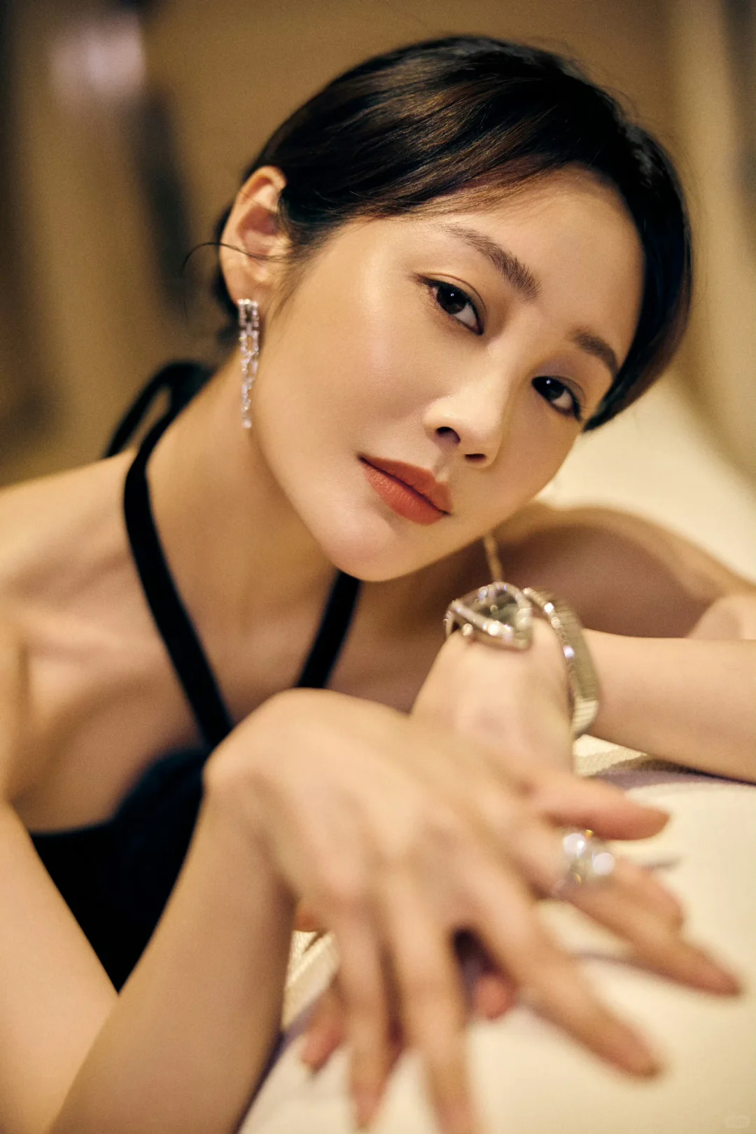 李纯 挂脖黑玫瑰 曲线太撩人