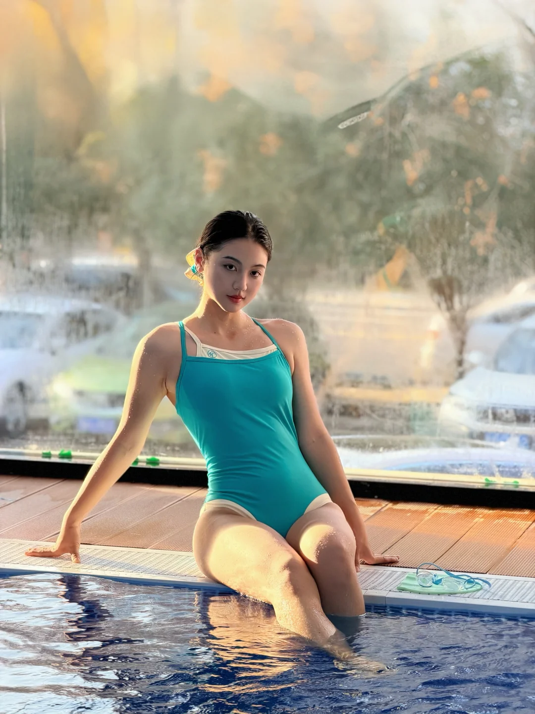 当阳光撒在泳池里☀