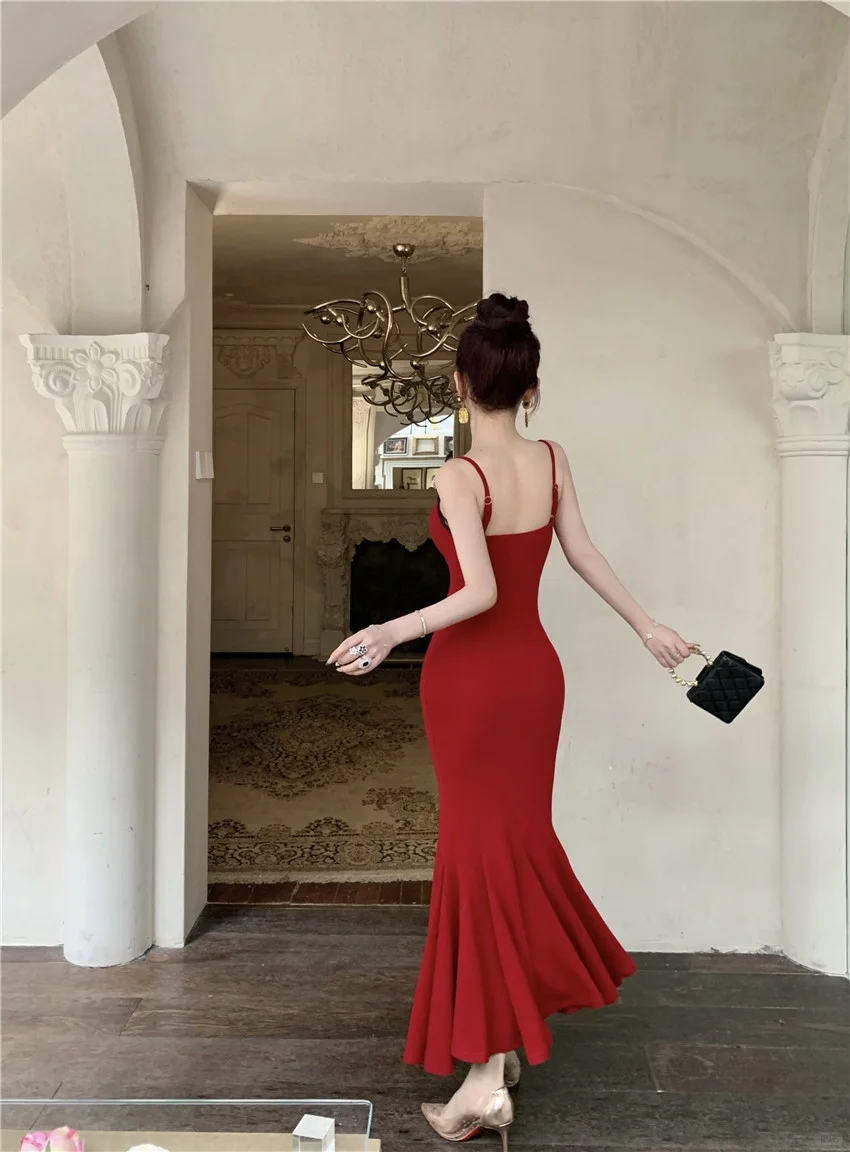 甜辣感炸场！红色长裙美到开挂✨