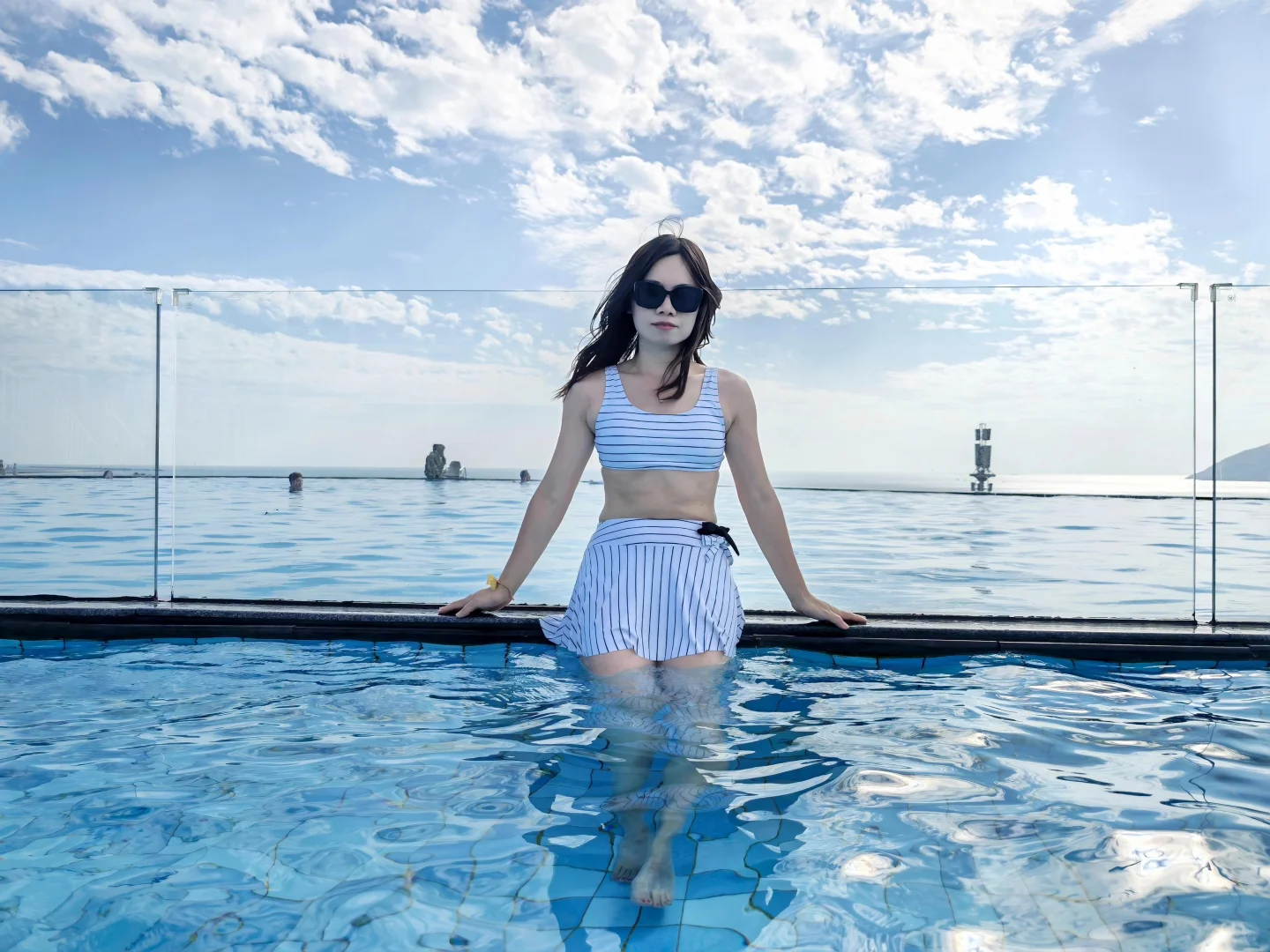 👙当泳装遇上阳光，快乐尽在不言中！