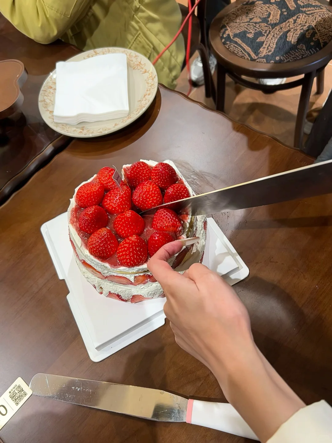 如果一个90斤美少女一次吃了10个蛋糕🎂那么