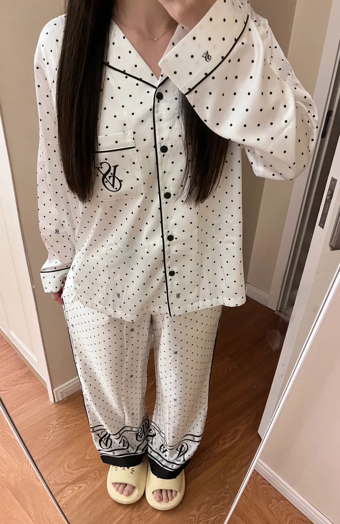 求助 维密热门睡衣4选一