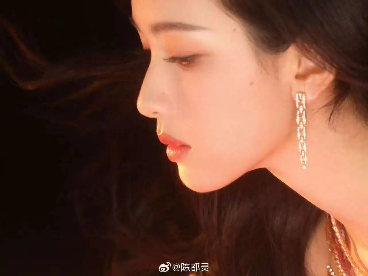 谁来懂一下陈都灵这个身材曲线....