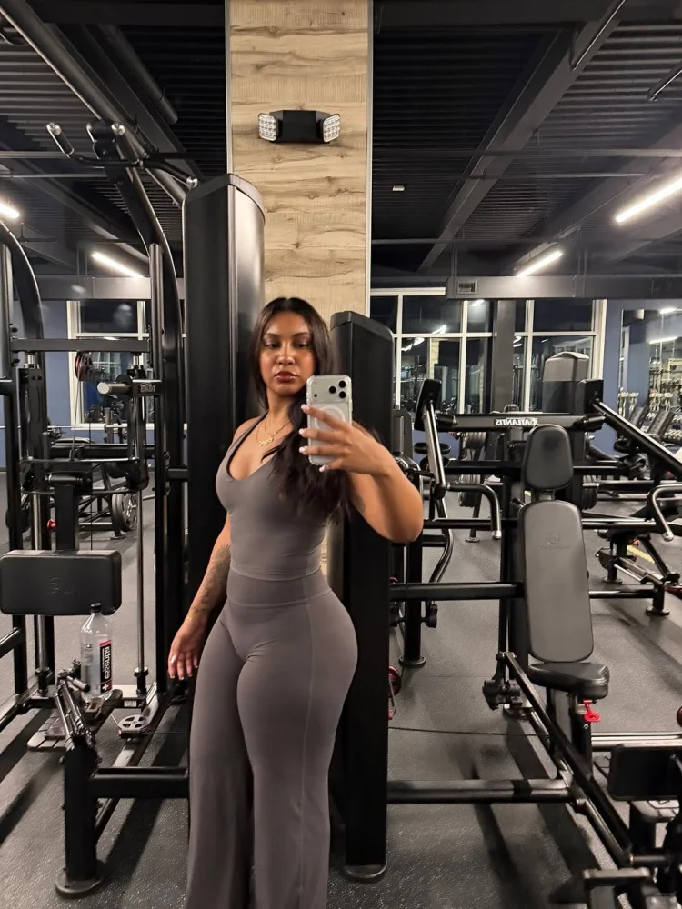 Gym OOTD｜灰调挂脖上衣&阔腿裤