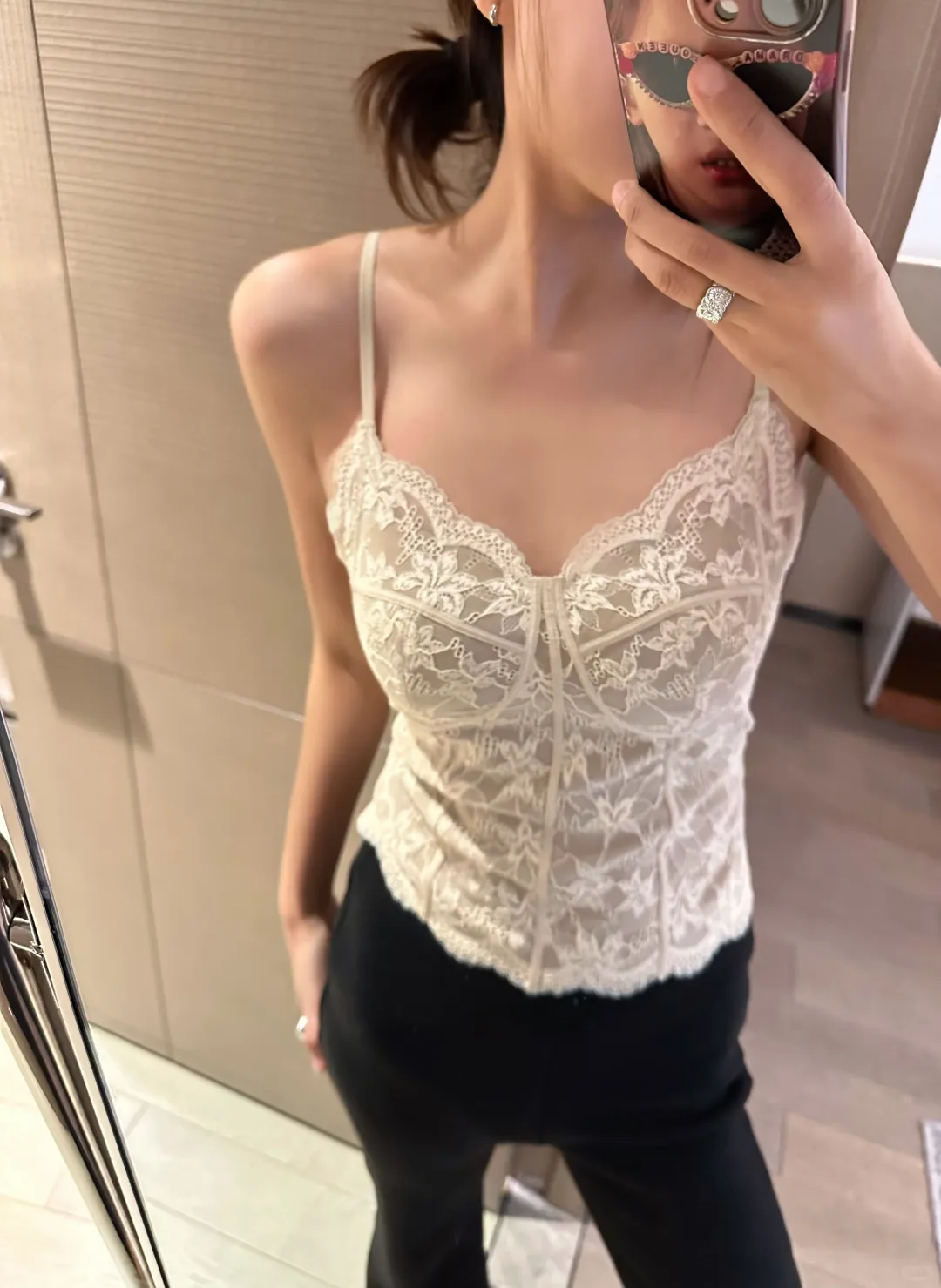 被这件蕾丝背心美到了～