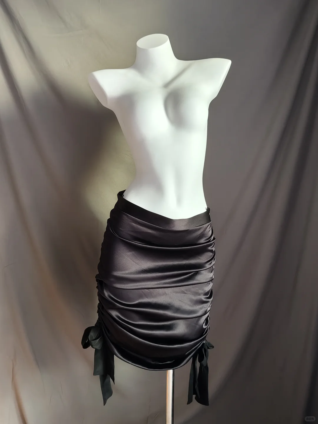 Moschino 黑色抽褶设计包臀裙