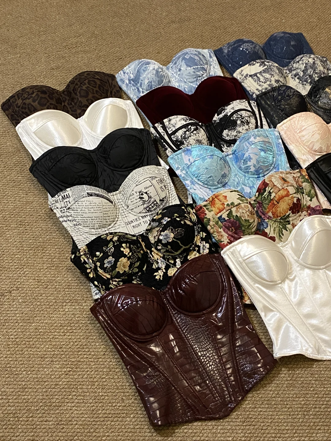 太哇塞了❗️这里有很多鱼骨胸衣❗️