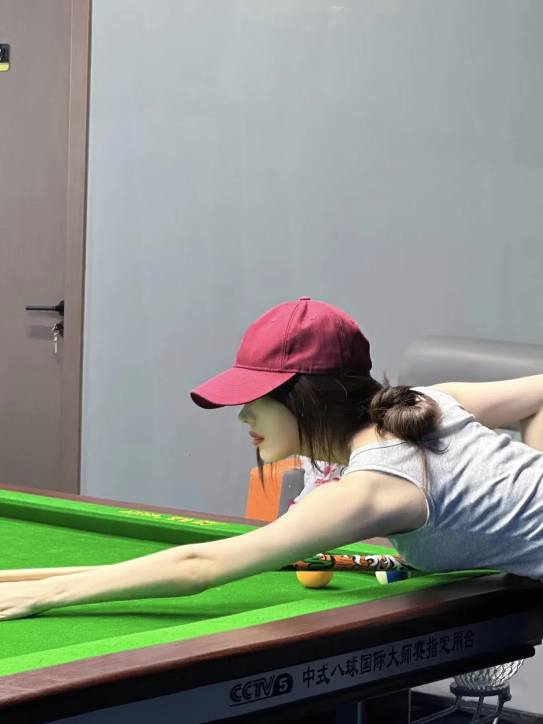 黑8台球美女壁纸