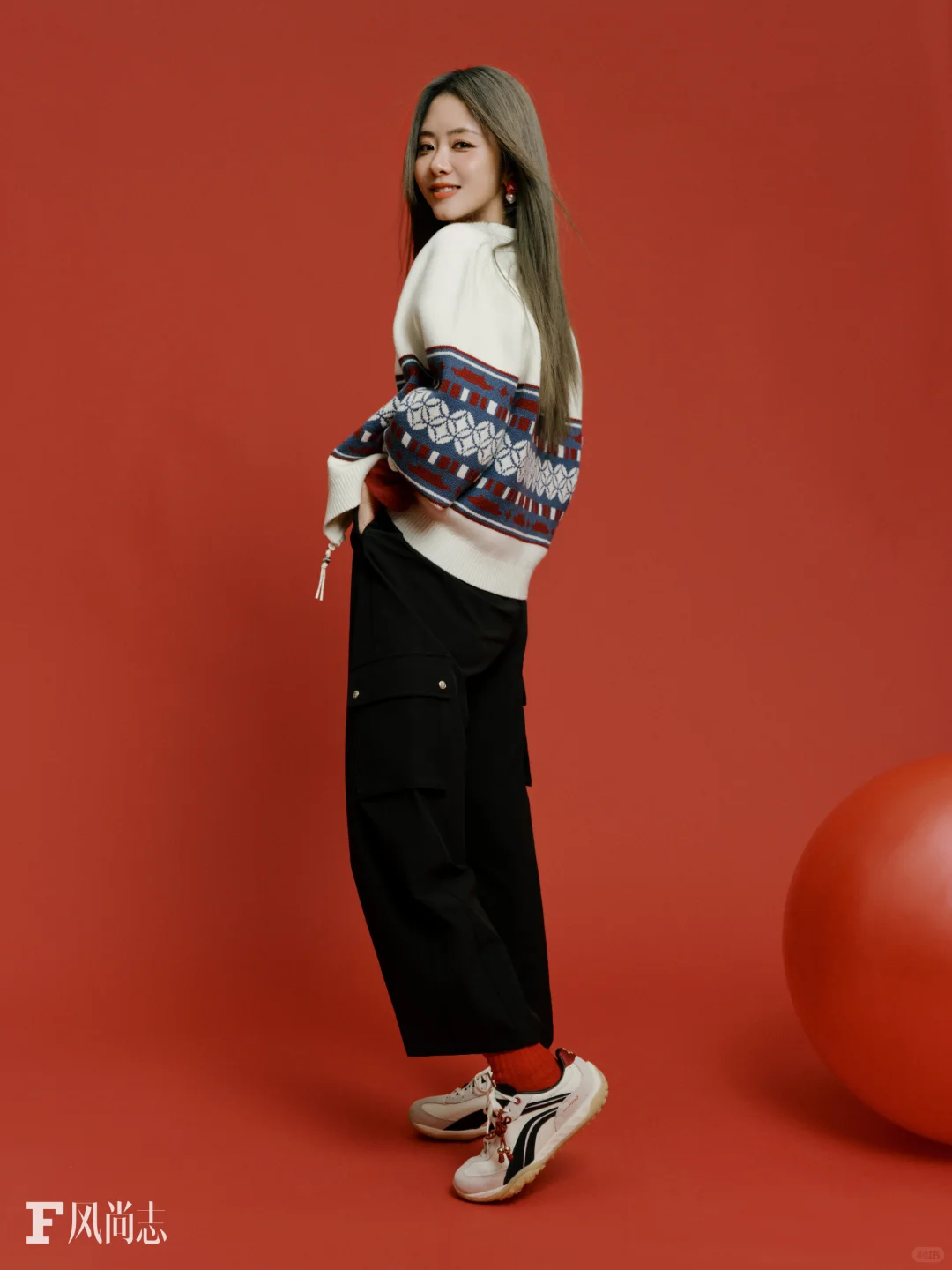 谭松韵 黑丝抹胸裙曲线太撩人