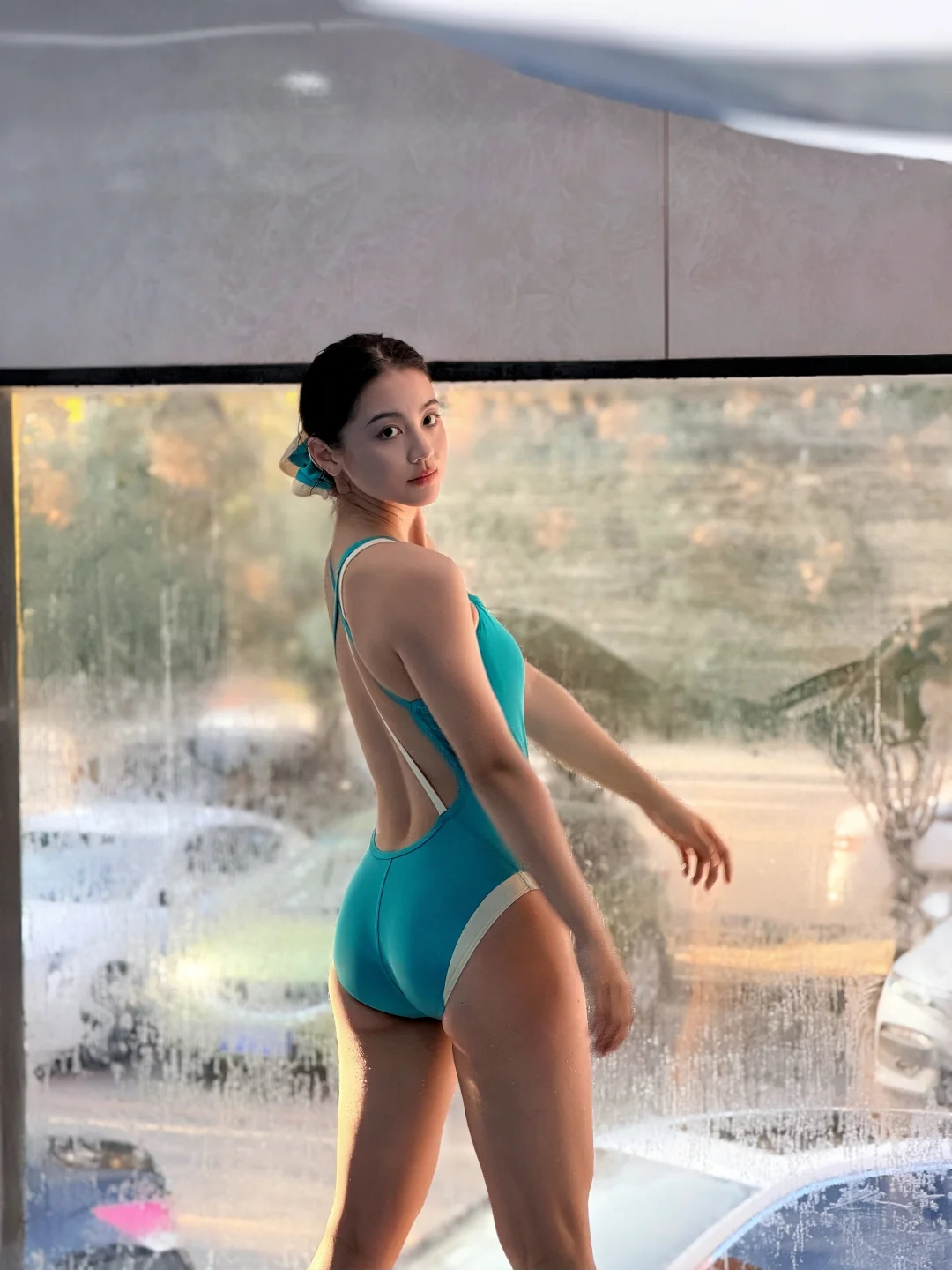 当阳光撒在泳池里☀