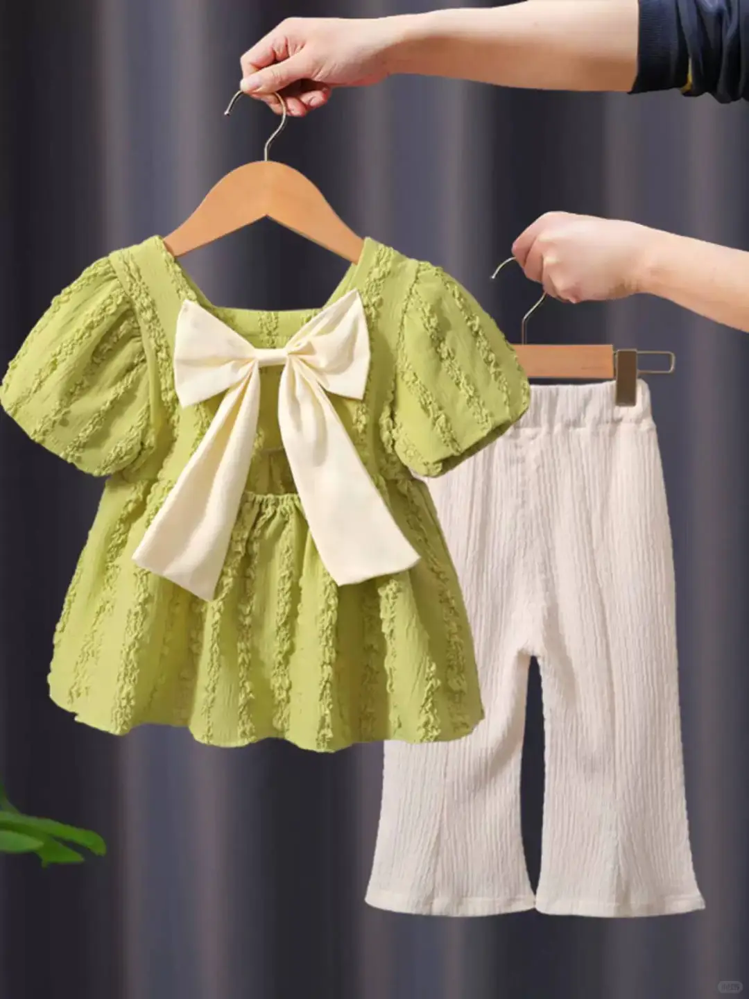 女宝宝夏装来袭，萌娃时尚新风潮🎈