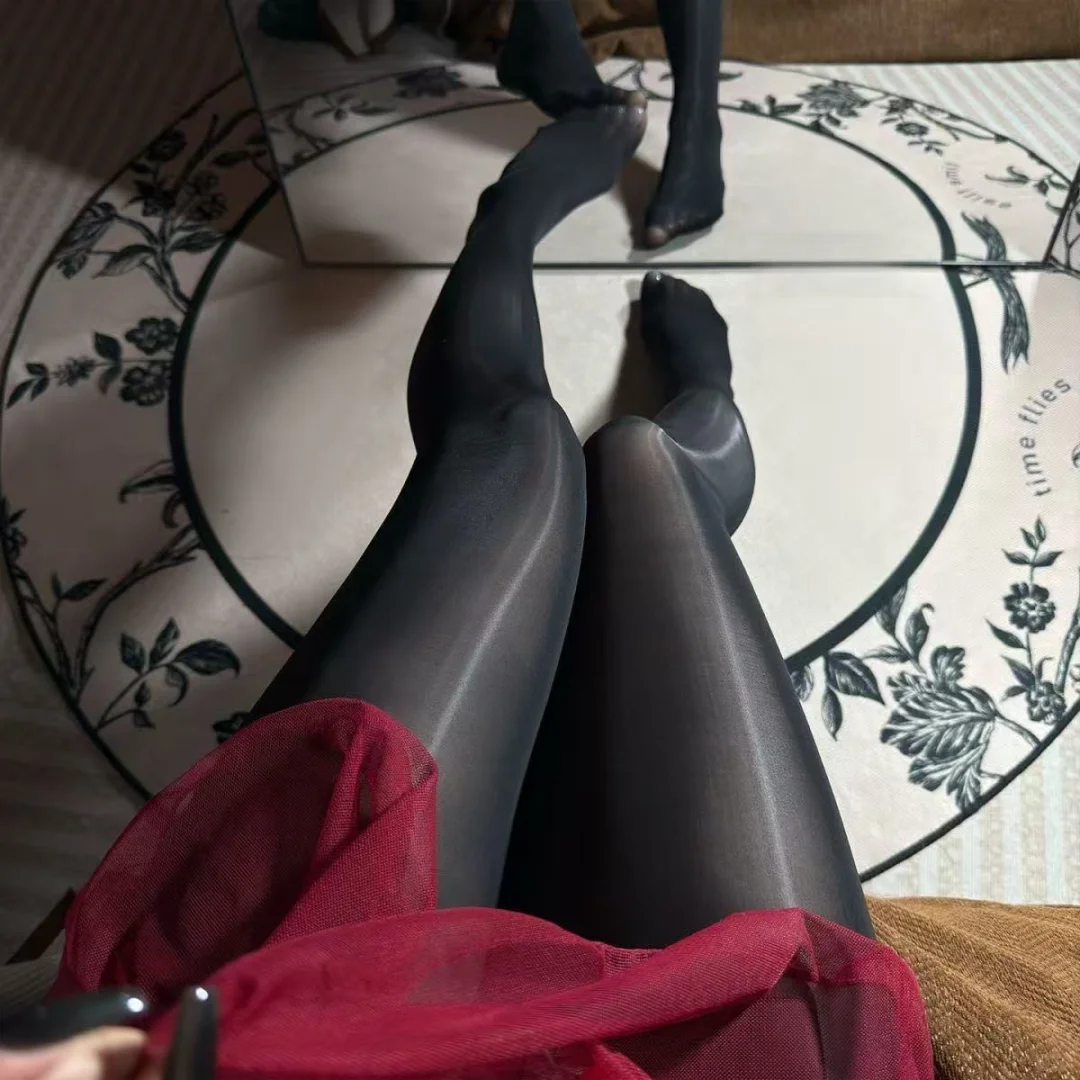 谁懂啊🤩 这白丝穿上直接腿精附体！