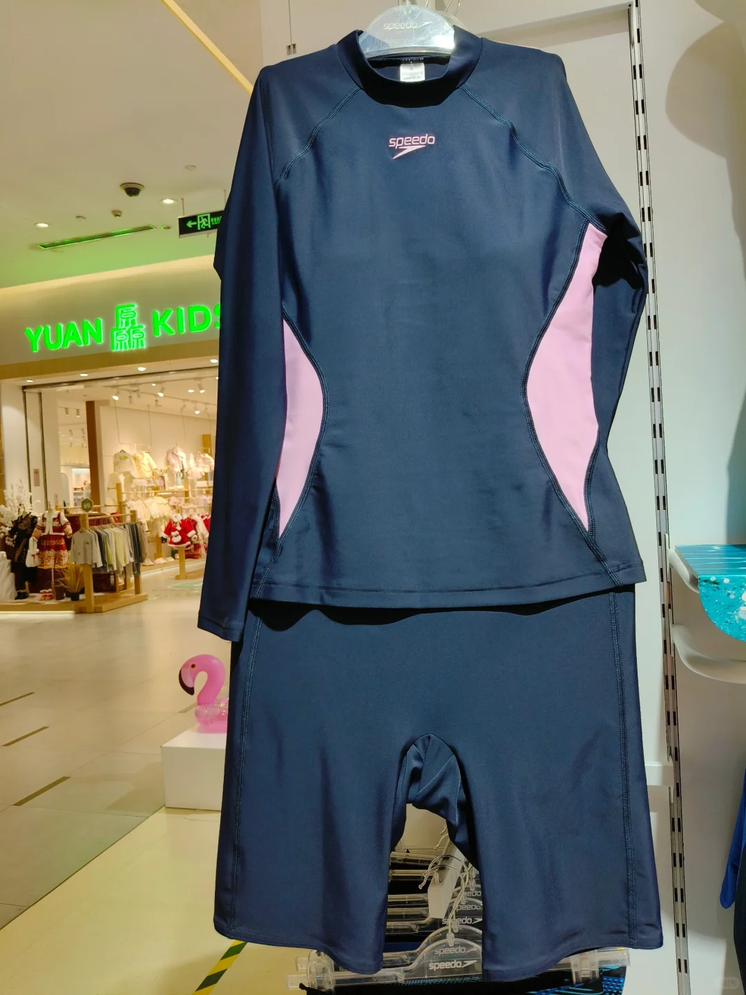 Speedo泳衣，夏日必备！🏊‍♀️