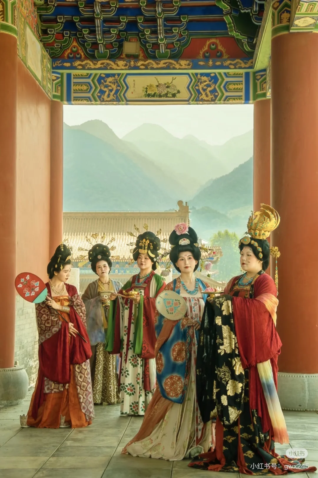 既然要对比？请对汉服公平一点，不要厚此薄彼