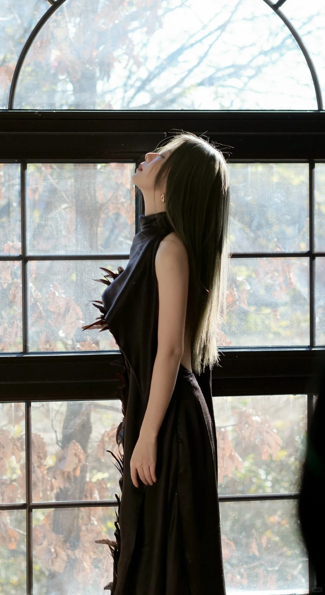 谭松韵 黑丝抹胸裙曲线太撩人