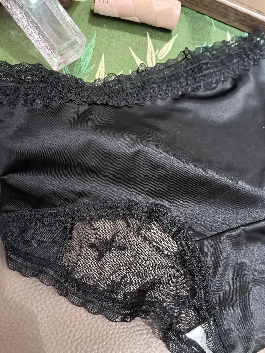 跟着明星学穿蕾丝内内！！！