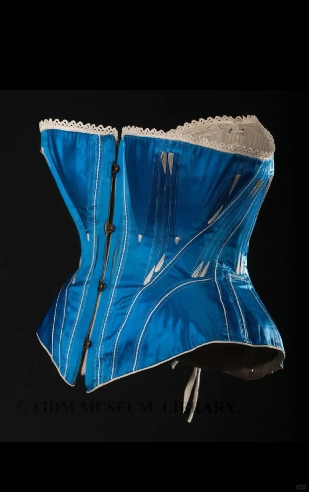 每日审美❣真是被古董鱼骨胸衣惊艳到失语！