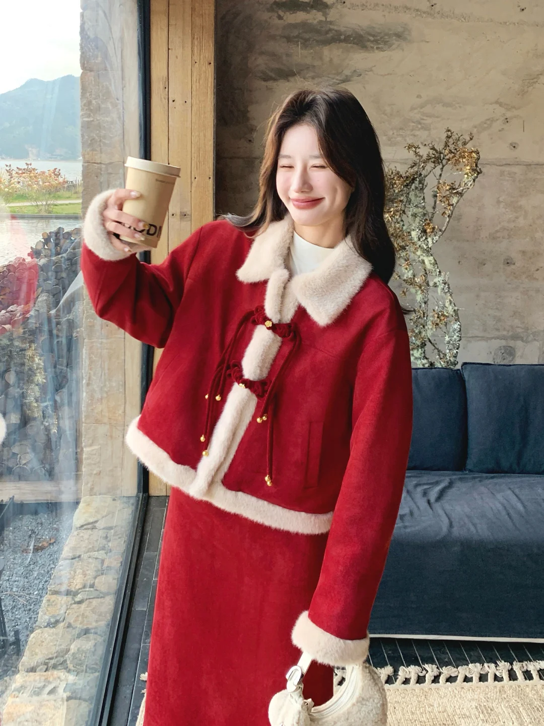 今冬短外套+半裙火了，优雅高级，又有女人味