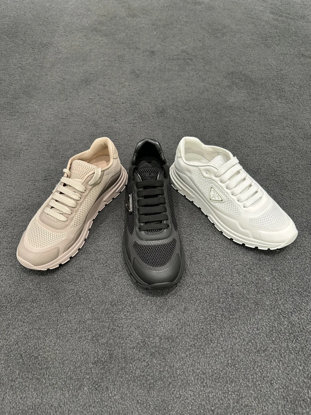 Prada～女款休闲运动鞋