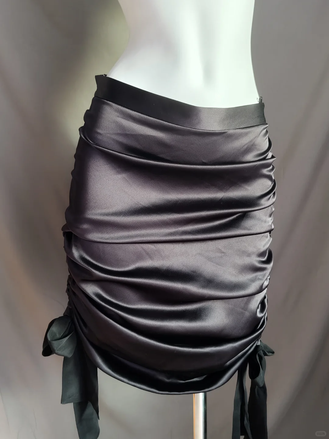 Moschino 黑色抽褶设计包臀裙