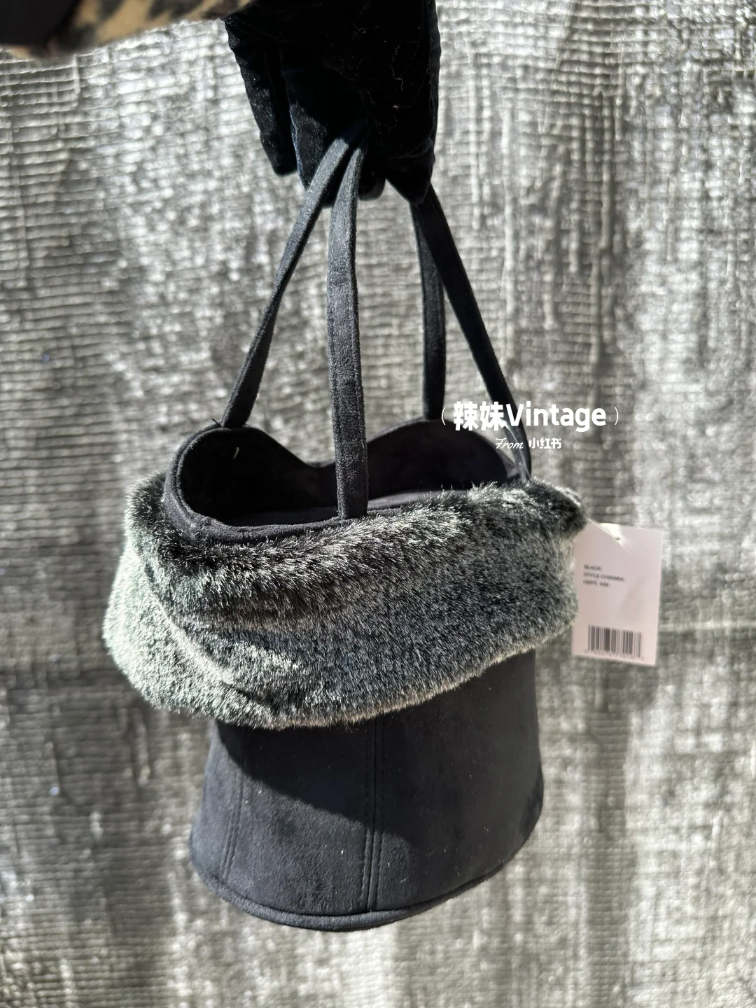又被这支黑色麂皮皮草胸衣包刷新审美了🫠