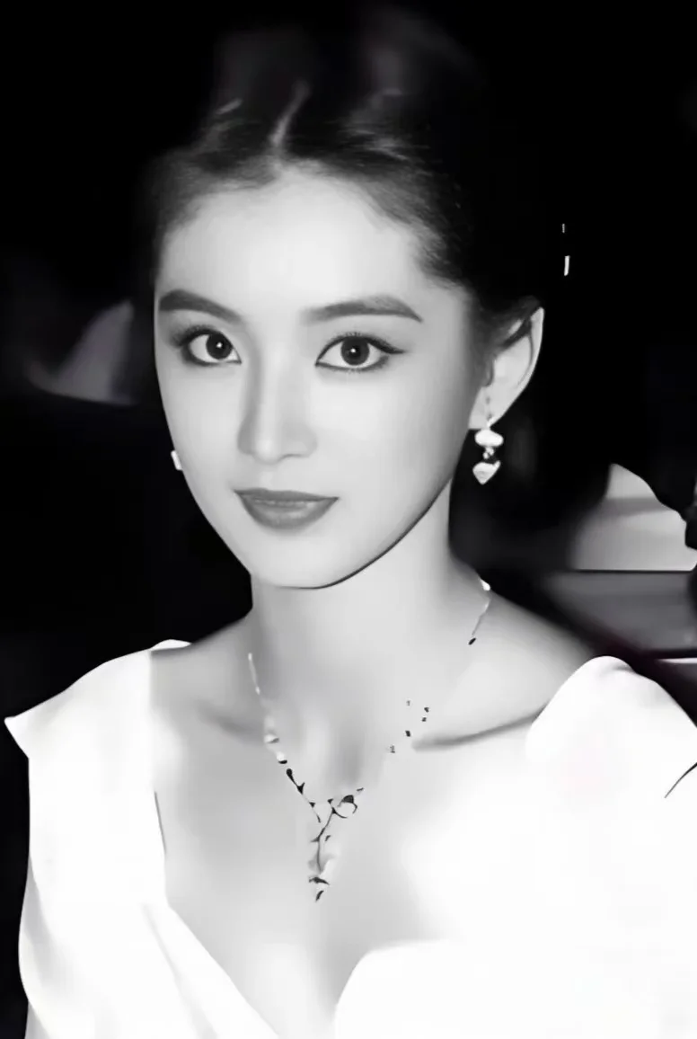 林青霞的骨相美学是英气与柔美的极致平衡