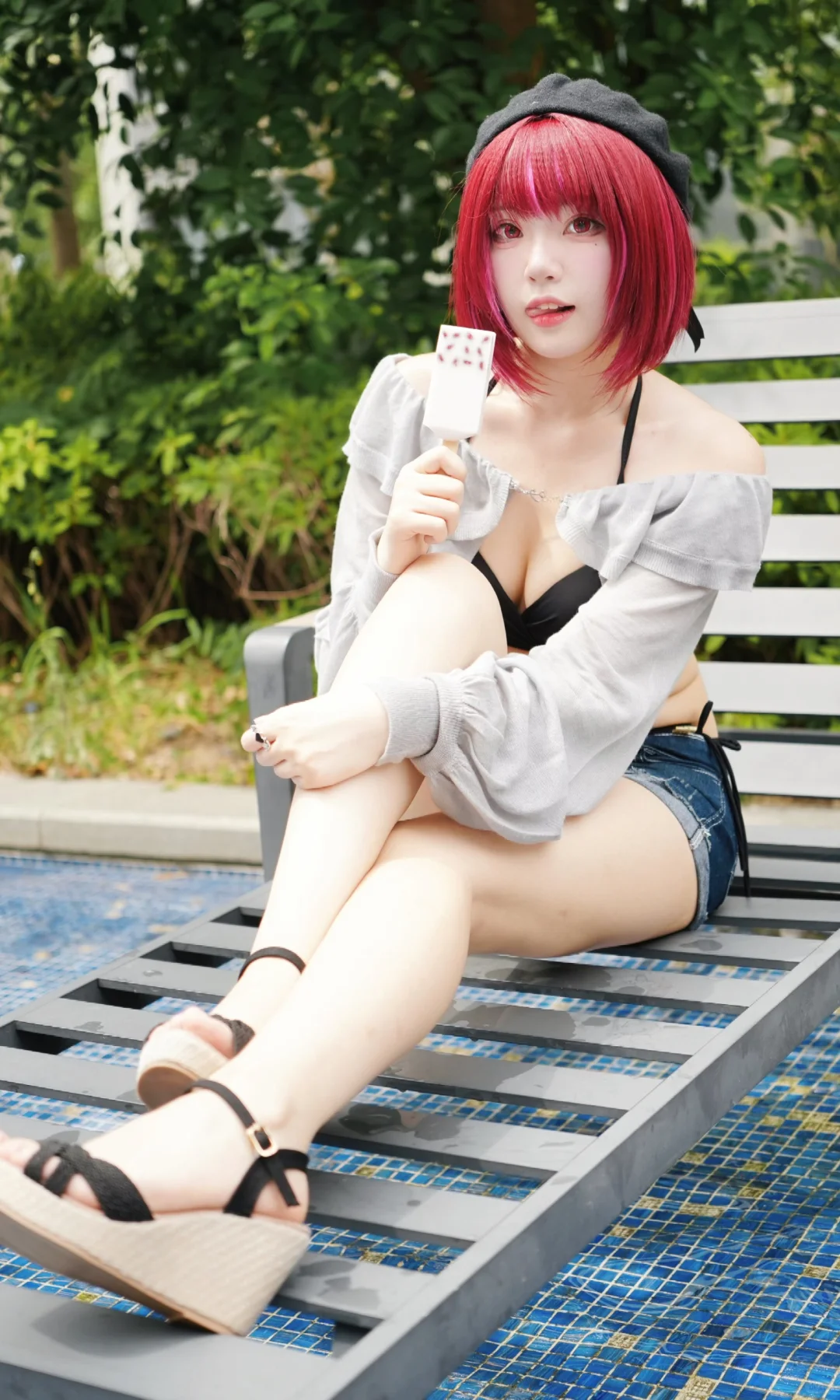 是泳装拍摄中的kana酱✨