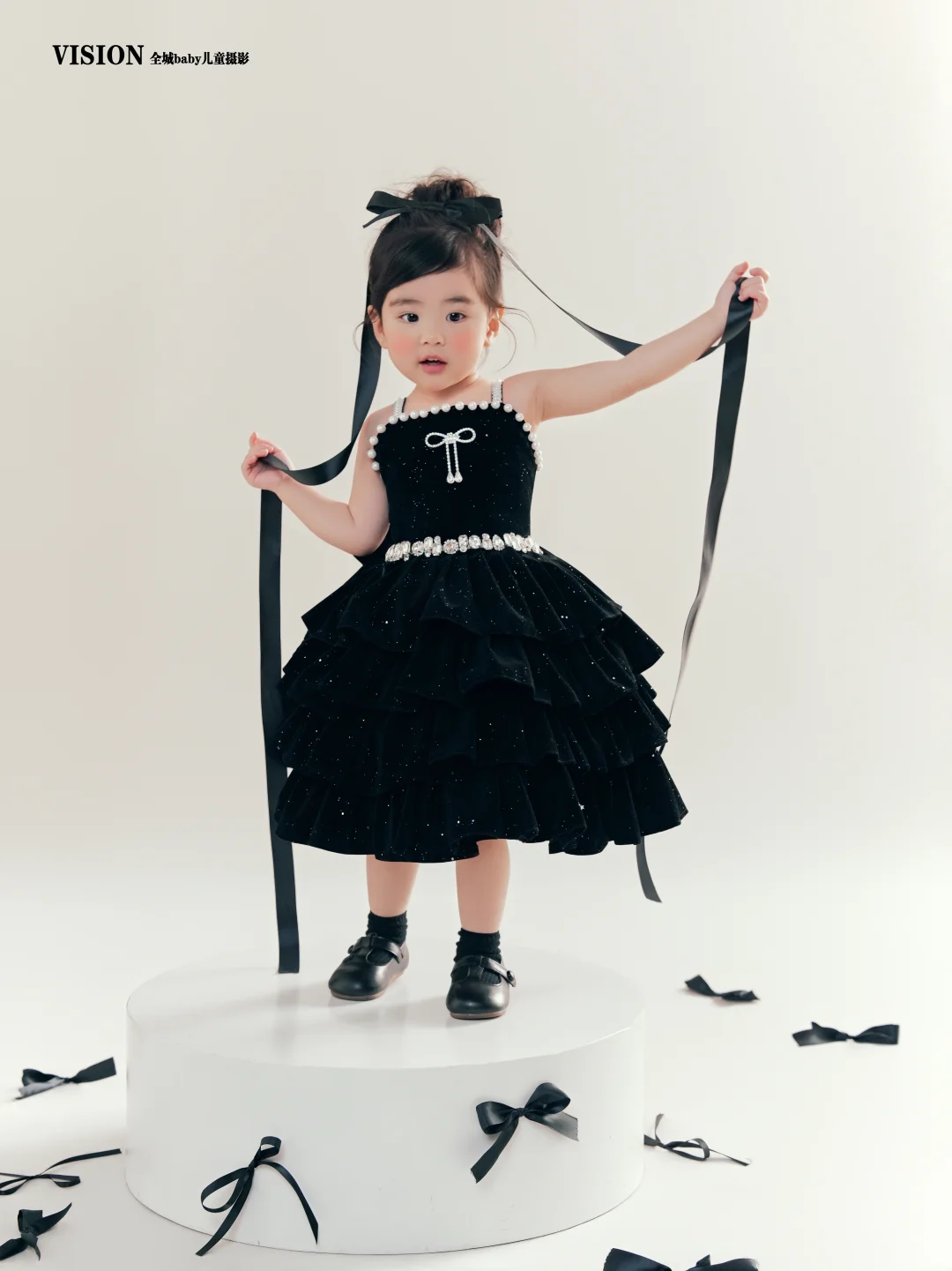 女鹅3岁生日照｜甜酷黑纱小公主👑
