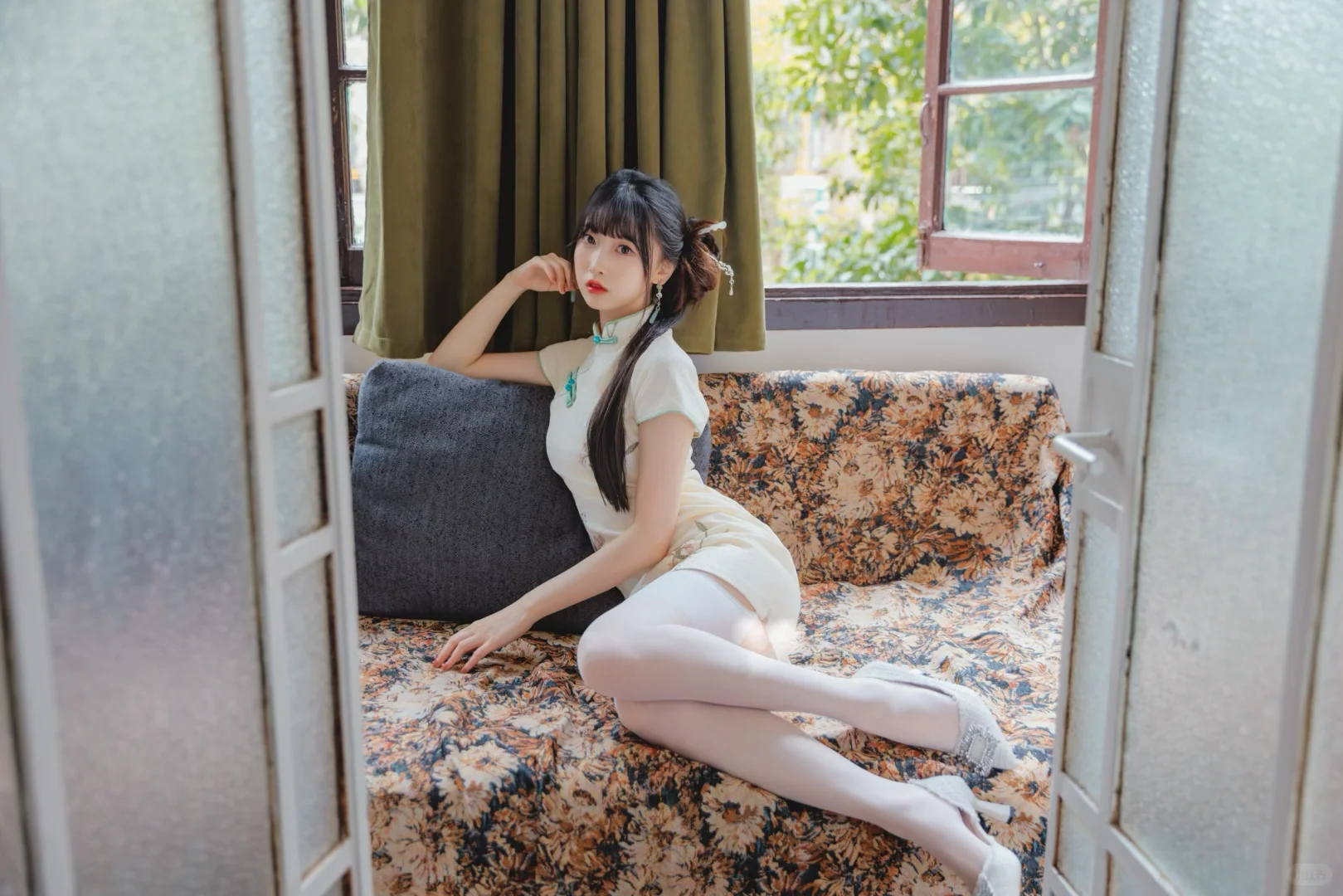 室内人像|黑/白丝or光腿哪个和旗袍更搭🤔