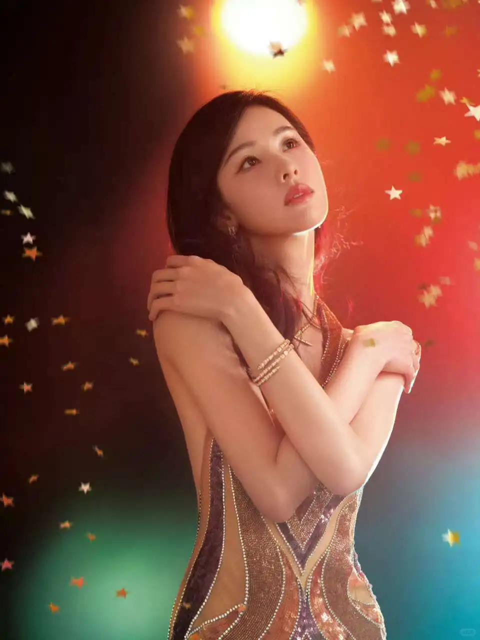 谁来懂一下陈都灵这个身材曲线....