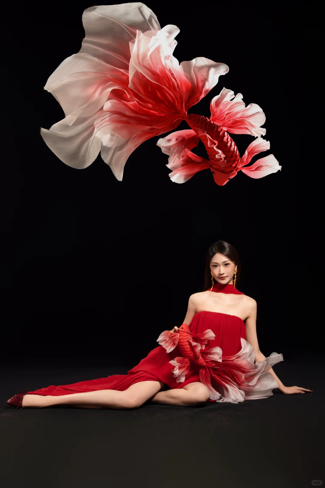 最近都爱拍红色 锦鲤写真