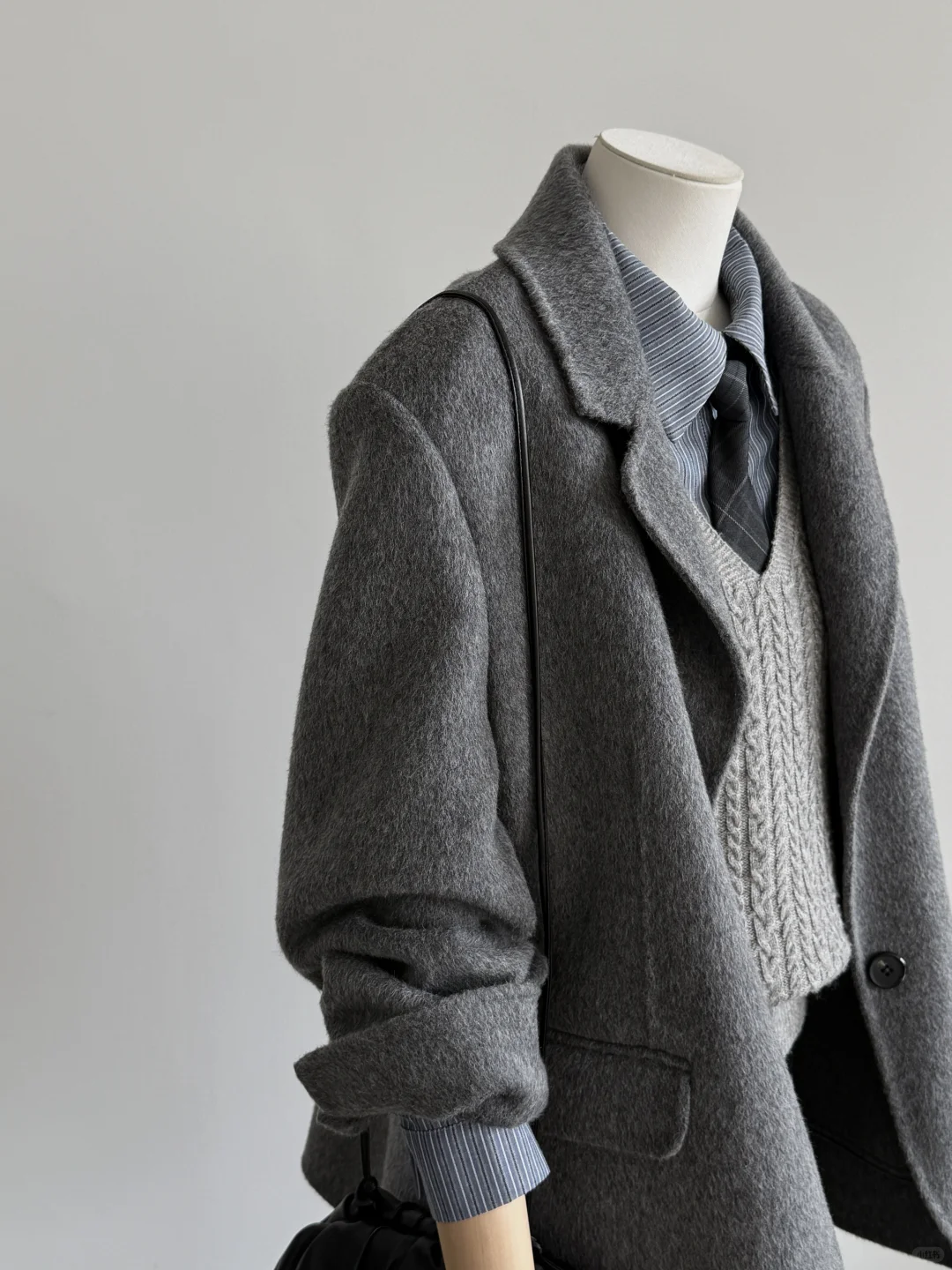 西服+黑裙|职场的松驰感酷帅时尚