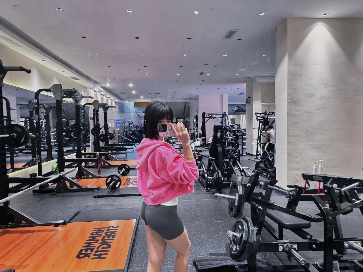 在健身房也要拍美照📸️